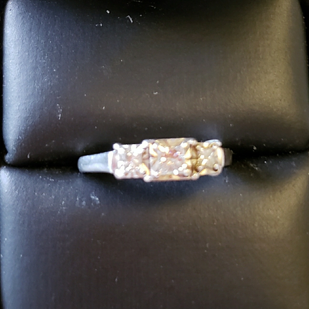 3 Diamonds Wedding/Anniversary Ring